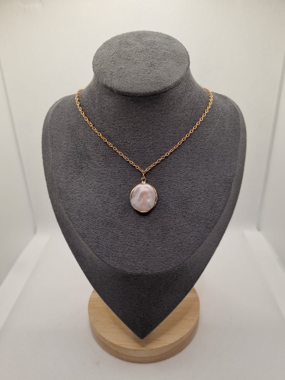 Natural Sea Pearl Pendant & Gold Chain